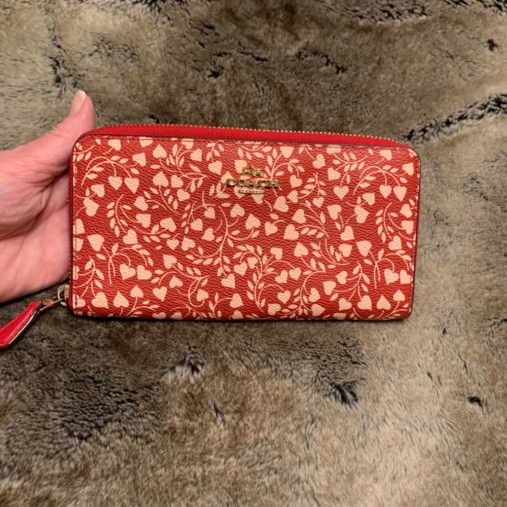 Gently used coach valentines wallet